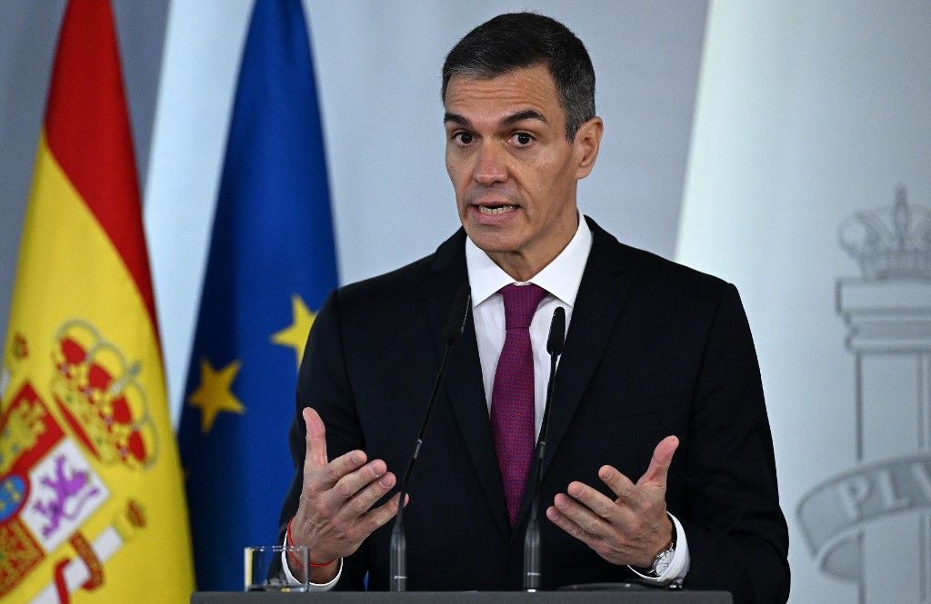 MADRID, SPAIN - MAY 12: Spanish Prime Minister Pedro Sanchez and World Health Organization (WHO) Director-General Tedros Adhanom Ghebreyesus (not seen) evaluate the situation caused by the hantavirus crisis during a joint press conference at the Moncloa Palace in Madrid, Spain on May 12, 2026. Burak Akbulut / Anadolu (Photo by BURAK AKBULUT / Anadolu via AFP)