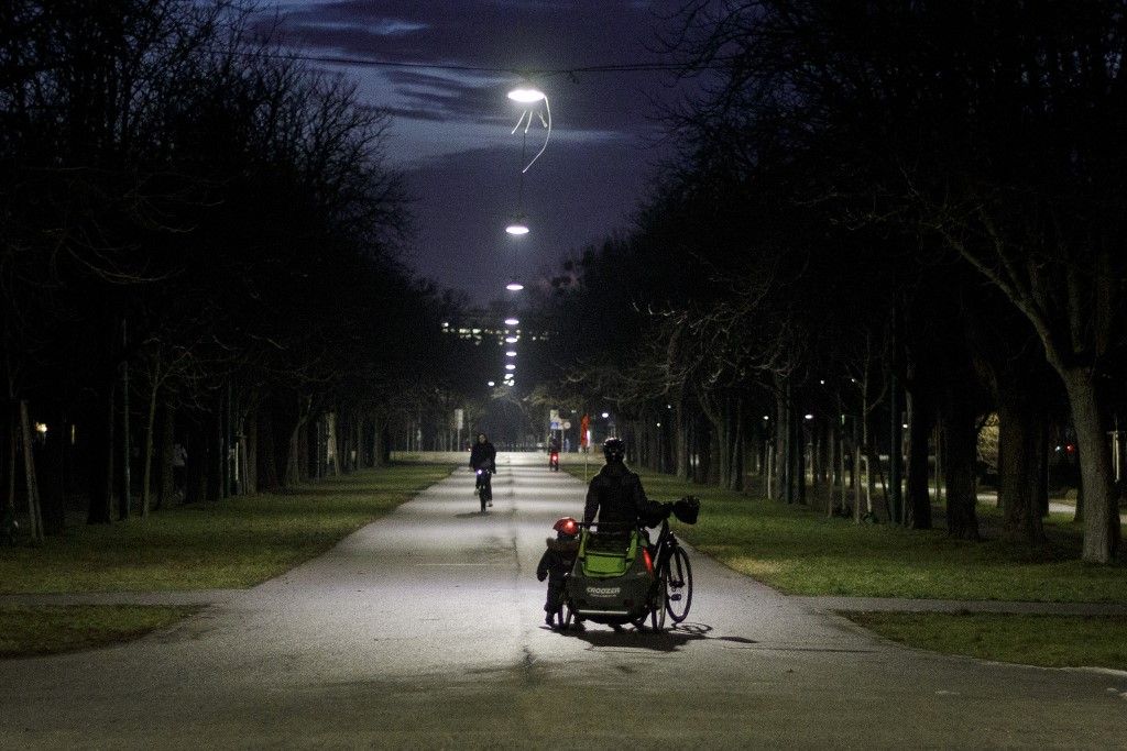 Cyclist with trailer and child in the evening lighting in the Prater Park in Vienna on January 24, 2025 - 20250124_PD18017 (Photo by ALEX HALADA / APA-PictureDesk / APA-Images via AFP)
