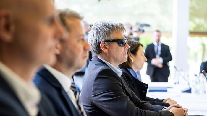 Ópusztaszer, 2026. május 13.

A Tisza-kormány első, kihelyezett ülése az Ópusztaszeri Nemzeti Történeti Emlékparkban 2026. május 13-án. Kátai-Németh Vilmos szociális- és családügyi miniszter