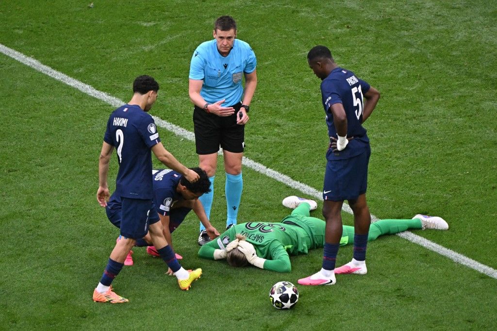 Paris Saint-Germain's Russian goalkeeper #39 Matvey Safonov lies injured on the pitch during the UEFA Champions League final football match between Paris Saint-Germain (PSG) and Arsenal FC at the Puskas Arena in Budapest on May 30, 2026. (Photo by Attila KISBENEDEK / AFP)
