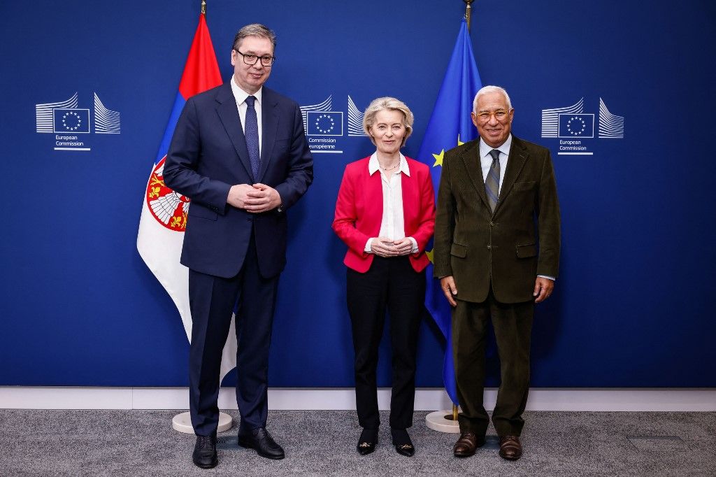 Serbia's President Aleksandar Vucic (L) poses with European Commission President Ursula von der Leyen (C) and European Council President Antonio Costa (R) at the European Commission in Brussels on December 10, 2025. (Photo by Simon Wohlfahrt / AFP)