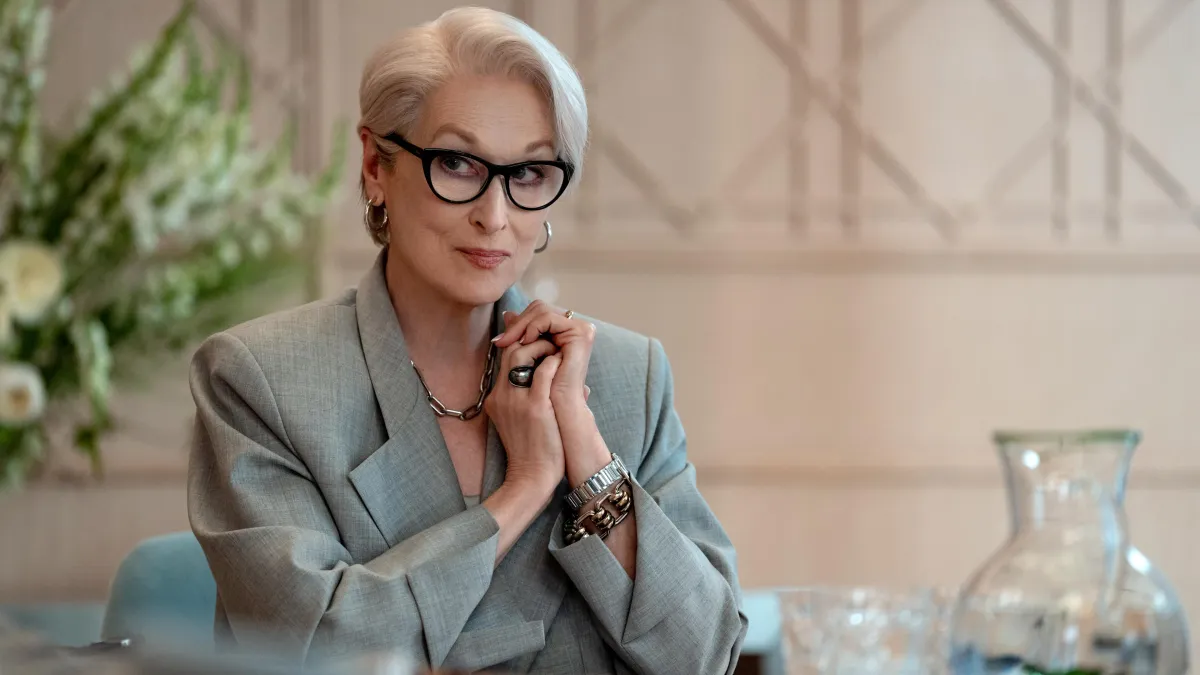 Meryl Streep ismét sikerrel villantja fel a Miranda hideg karakterének sebezhetőségét. Forrás: TMDb