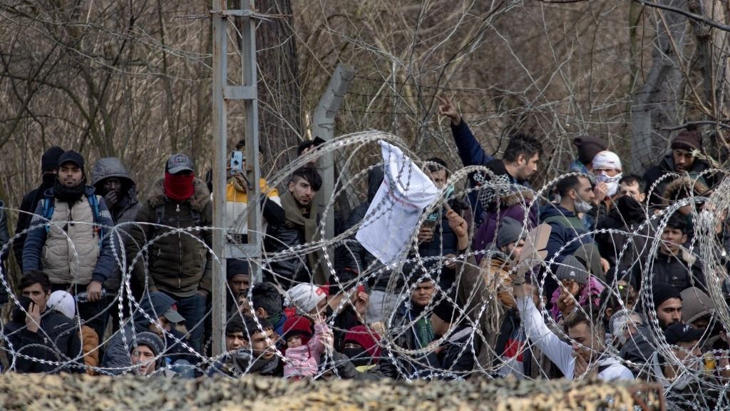 A migránsok a legvédtelenebbeket sem kímélik, a bandák egész városrészeket hajtanak uralmuk alá