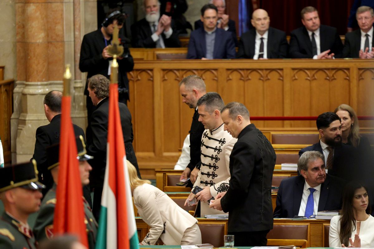 Országgyűlés alakulóülés MI Hazánk kivonulás