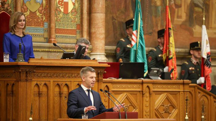 Magyar Péter
Országgyűlés 
Parlament
publi 0513