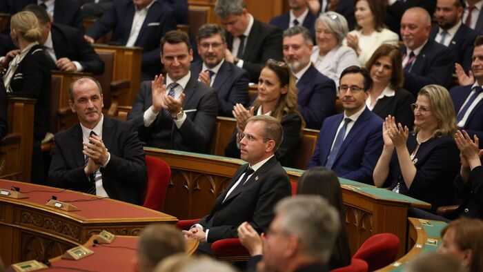 Ruff Bálint, a Miniszterelnökséget vezető miniszter
Parlament
Országgyűlés plenáris ülése 
A Tisza-kormány minisztereinek eskütétele