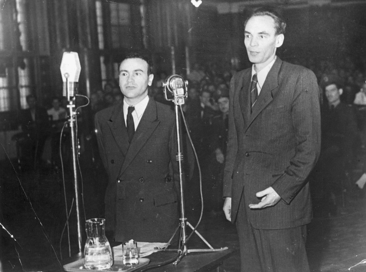 Lugas
17th September 1949:  Lazar Brankov and Hungary's former foreign minister, Laszlo Rajk being tried in Budapest for espionage and attempting to overthrow the state.  (Photo by Keystone/Getty Images)