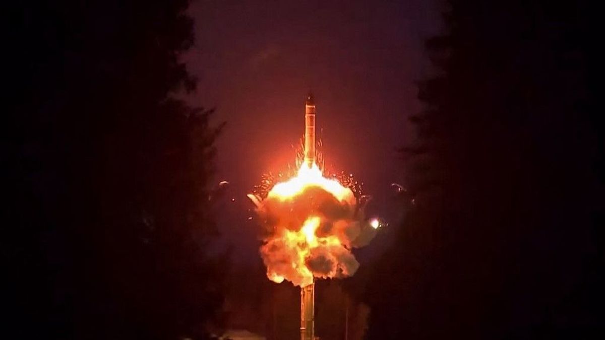 Nukleáris erődemonstráció a háború árnyékában