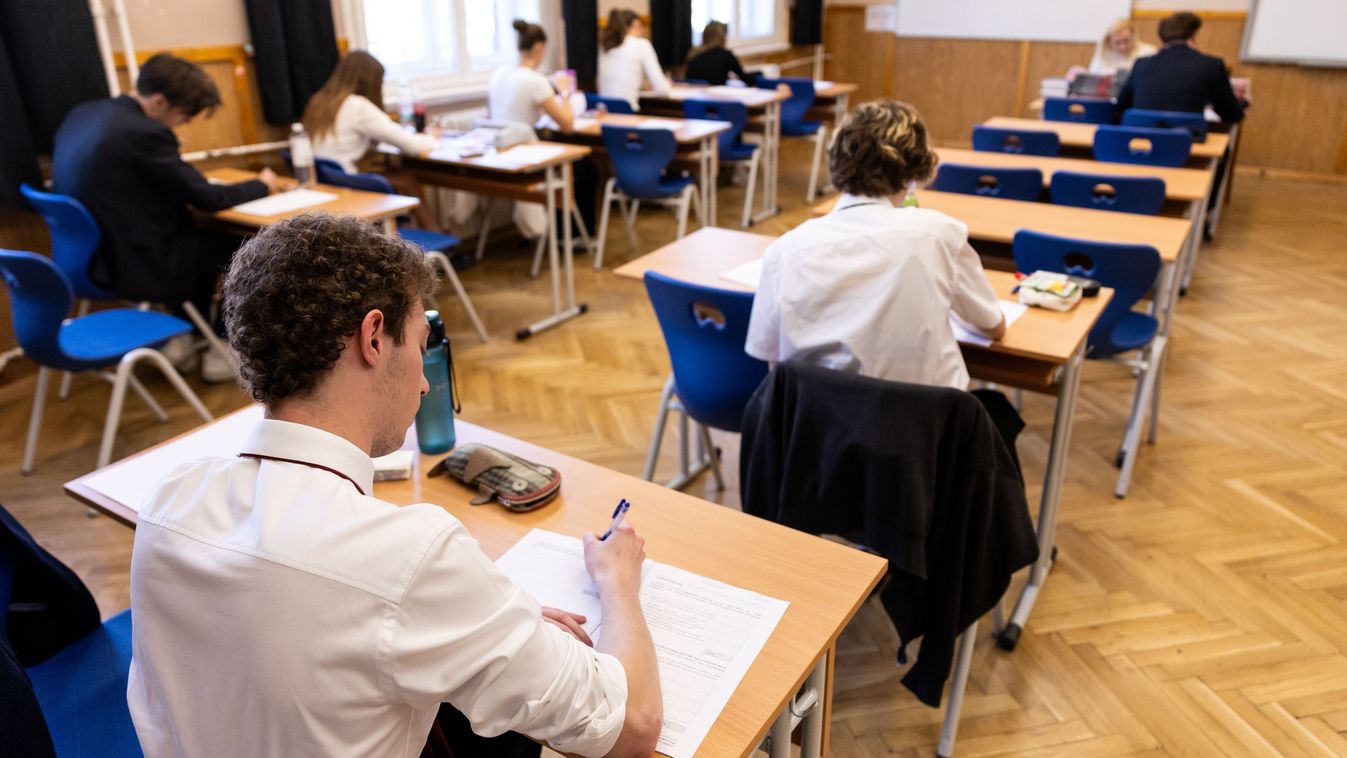 érettségi
Csak érettségi illusztrációra használható!

Polyák Attila