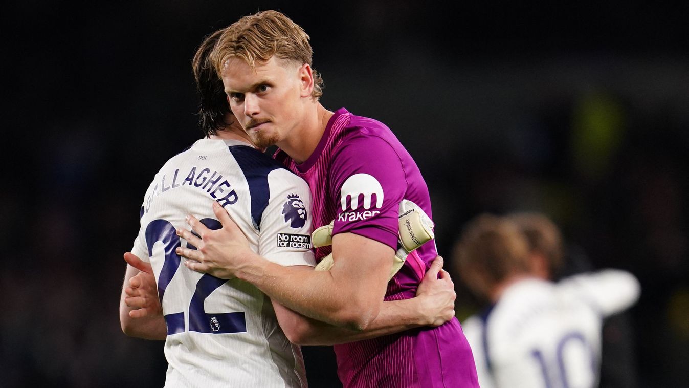 Antonín Kinsky (jobbra) nagy védést mutatott be a Tottenham–Leeds United mérkőzésen