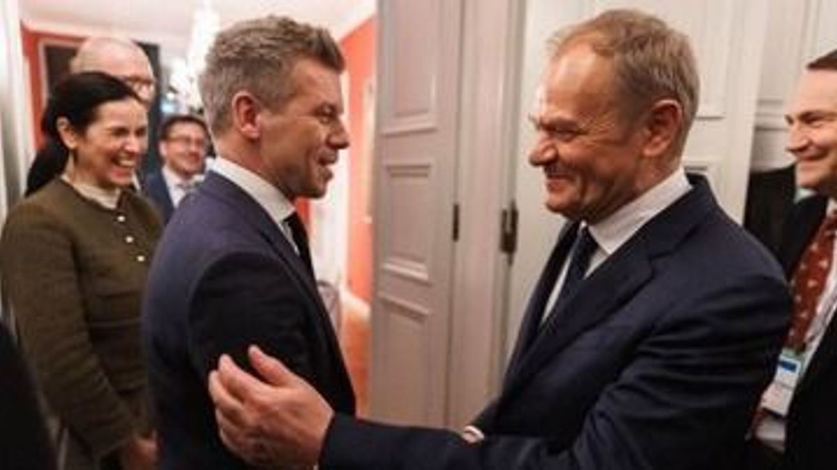 Magyar Péter elhagyja az országot: az első hivatalos miniszterelnöki útjára indult Lengyelországba