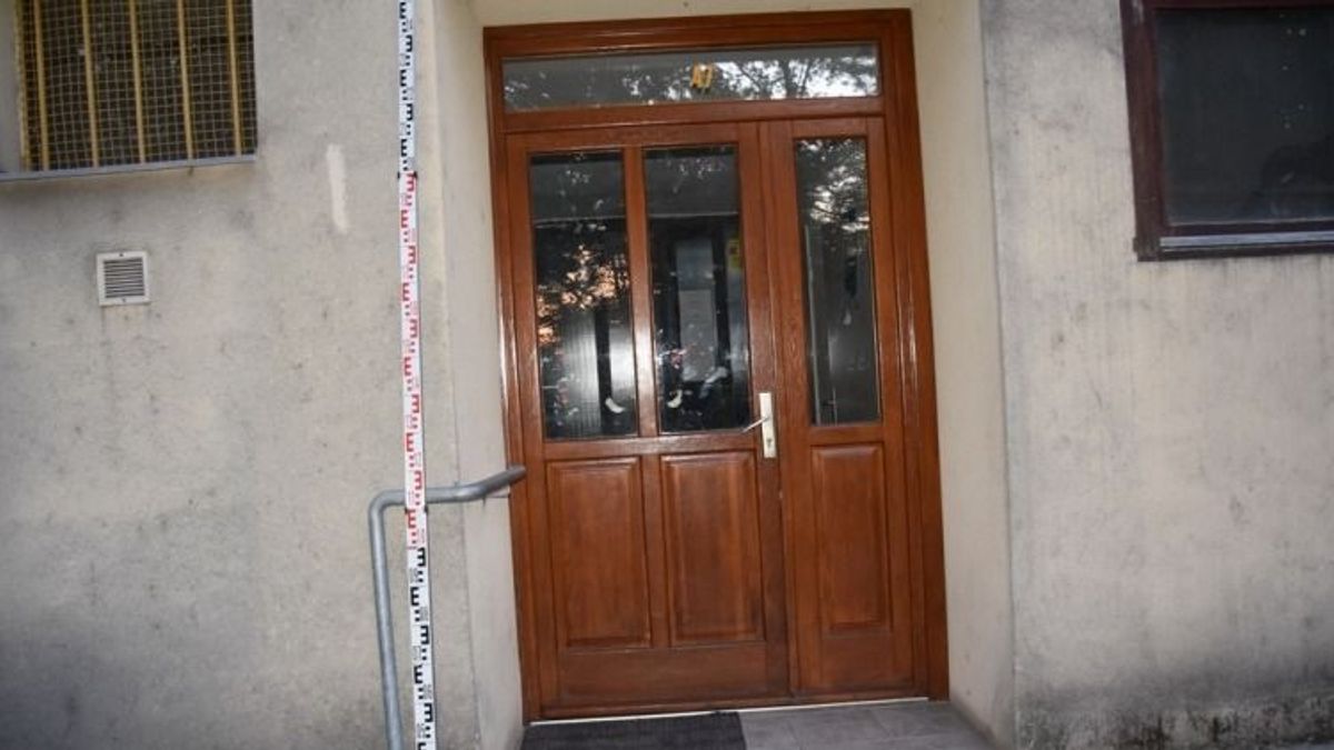 Erősen vérzett a férfi, akire a dunaújvárosi lépcsőházban találtak rá, egy gyanútlan bejelentő jóindulatán múlt az élete
