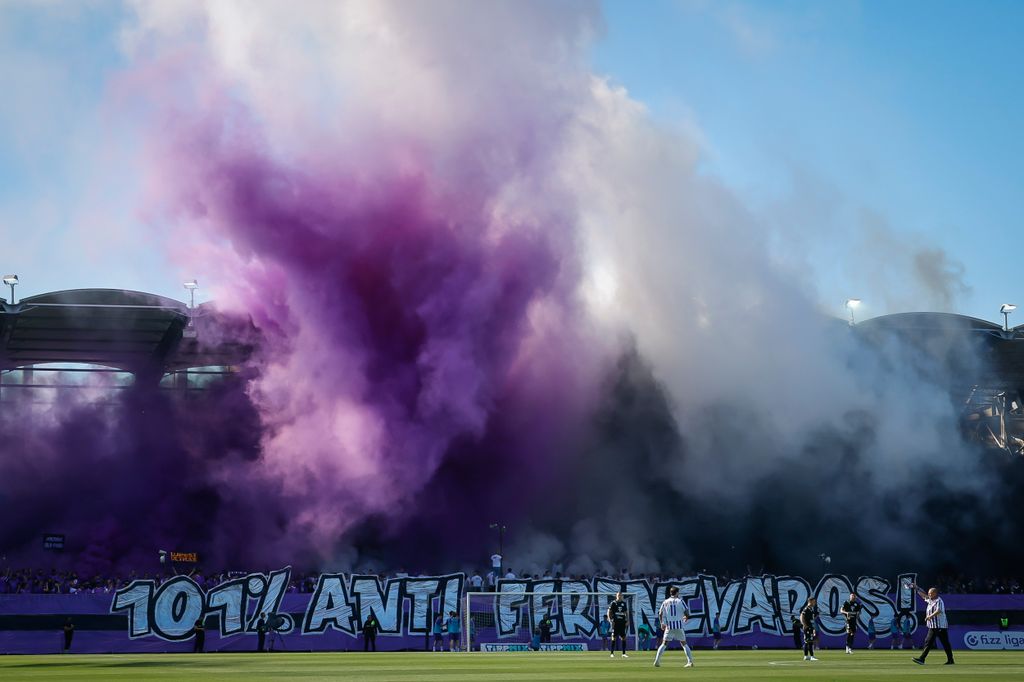 Az Újpest és az FTC derbijén a szurkolók kitetettek magukért a kezdés előtt
