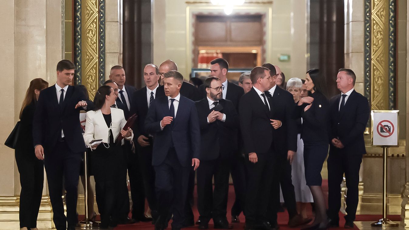 publi 0513

Tisza kormány miniszterei
Magyar Péter
családi fotó
Országgyűlés Parlament