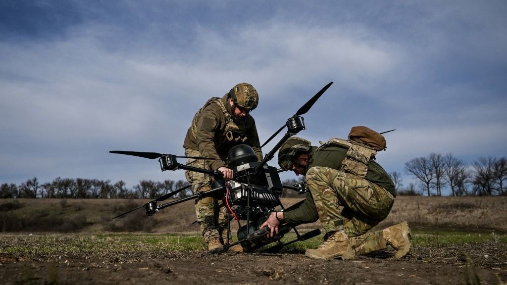 Hatalmas ukrán drónhullám sújtott le az orosz energiaiparra