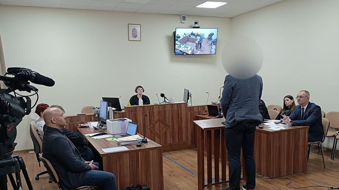 tagadja a vádakat a karateedző

Mészáros Géza/Szoljon