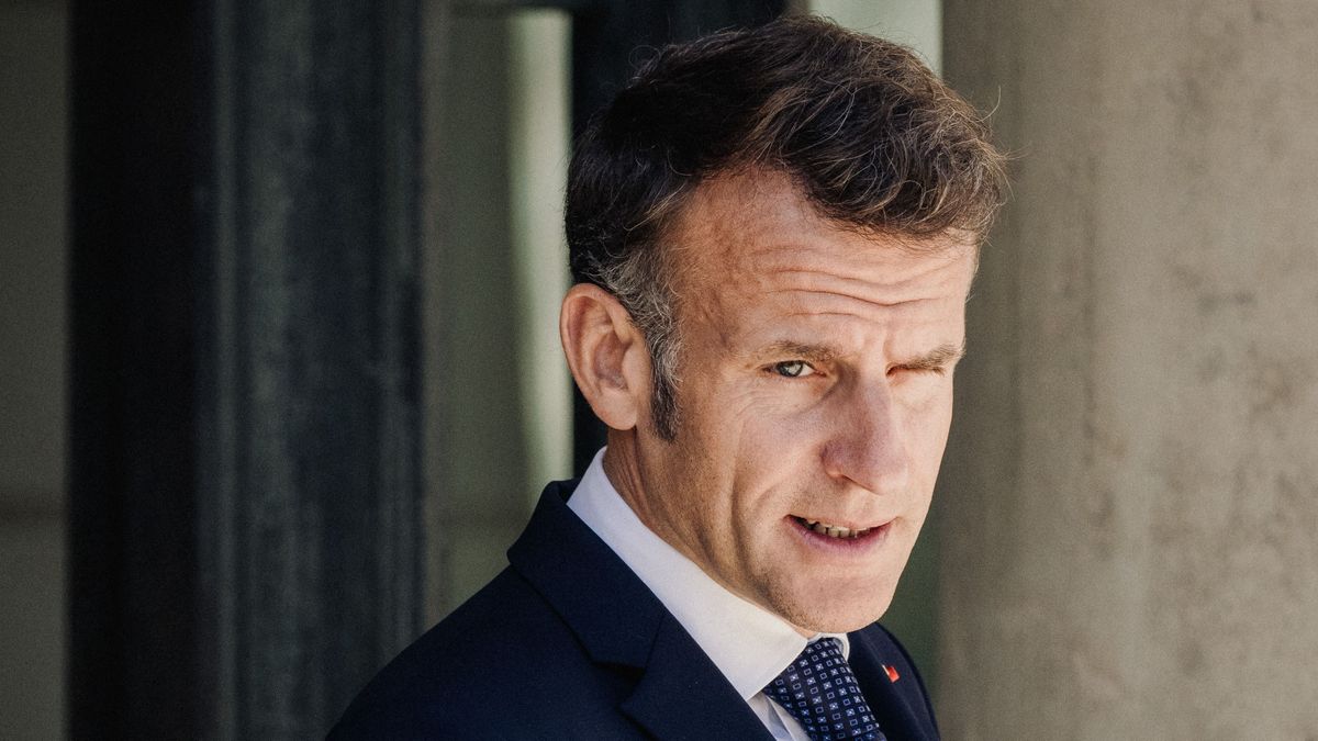 A francia elnökválasztás eldurvulhat, Macron pedig nem tehet mást, mint nézi