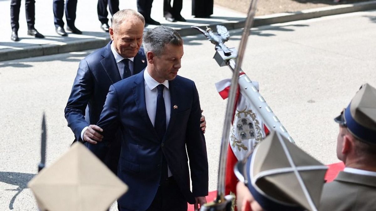 Tusk irányba állította Magyar Pétert + videó