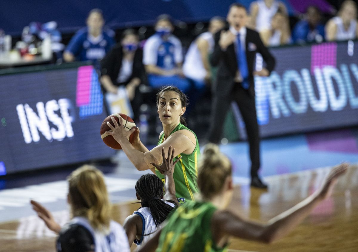 ISTANBUL, TURKEY - APRIL 16: Jelena Brooks of Sopron Basket in action during the FIBA Euroleague Women's semi-final match between Perfumerias Avenida and Sopron Basket at Volkswagen Arena in Istanbul, Turkey on April 16, 2021. Sebnem Coskun / Anadolu Agency (Photo by Sebnem Coskun / ANADOLU AGENCY / Anadolu via AFP)