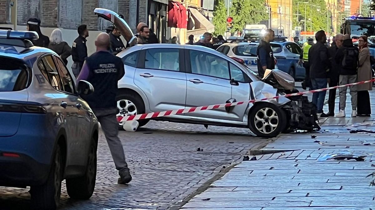 Elmezavarral kezelt férfi hajtott a járókelők közé Olaszországban