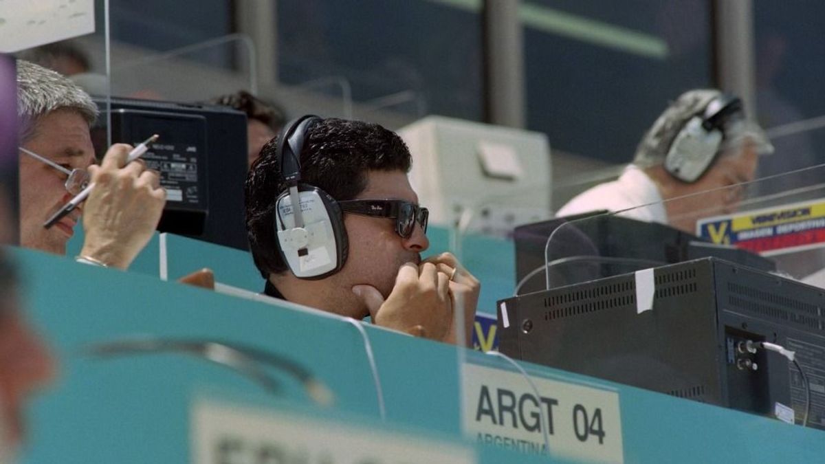 A lefűrészelt lábú Maradona riporterként siránkozott