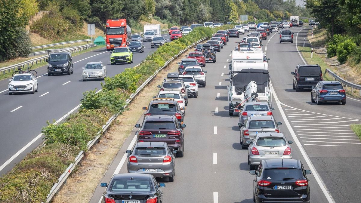 Kisteherautó lángol az M5-ös autópályán, kerüljön, ha teheti