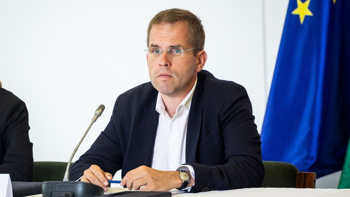 Ópusztaszer, 2026. május 13.

A Tisza-kormány első, kihelyezett ülése az Ópusztaszeri Nemzeti Történeti Emlékparkban 2026. május 13-án. Ruff Bálint

Ladóczki Balázs