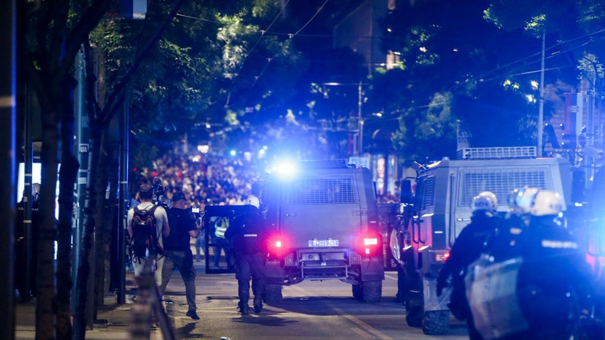 Elszabadult a pokol Belgrádban, összecsaptak a tüntetők és a rendőrök + videó