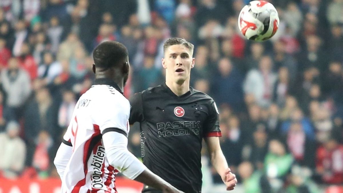 Sallai Roland helyett a kapust állították ki a Galatasaray rémálomszerű estéjén