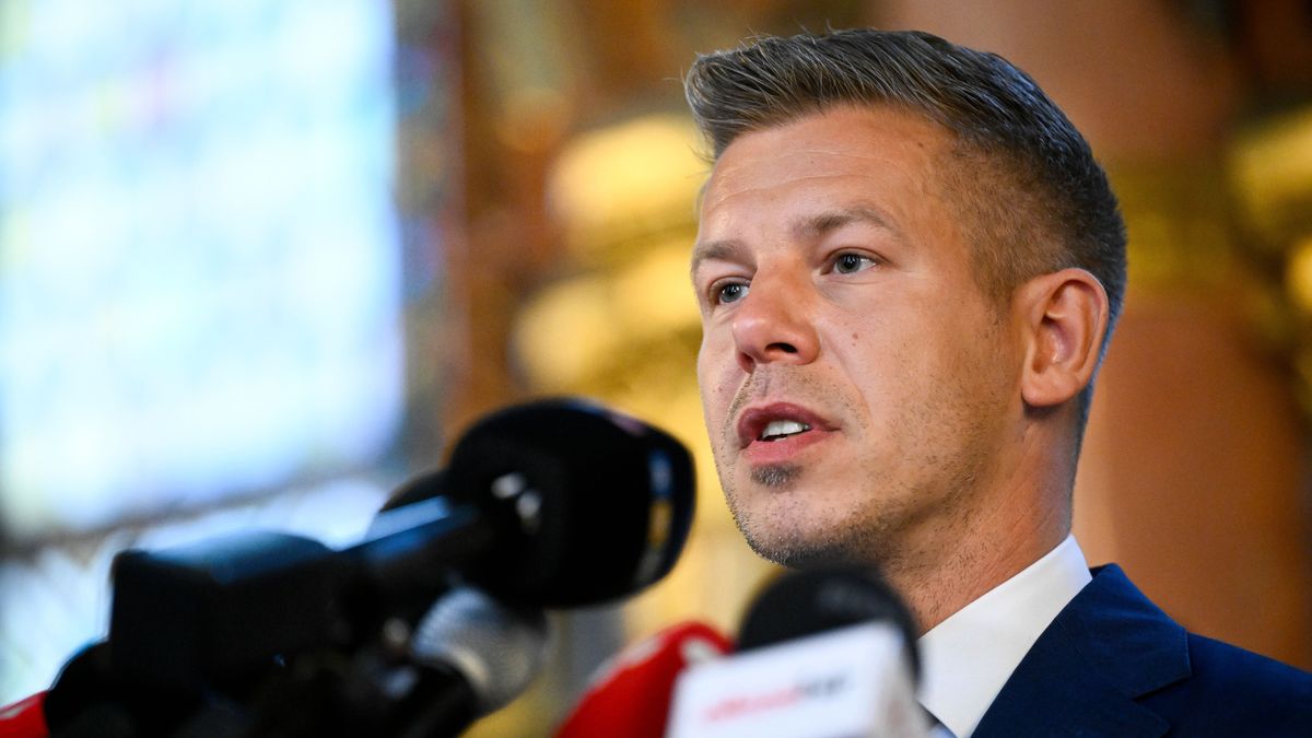 Baloldali elődeit követi Magyar Péter a sógora kinevezésével