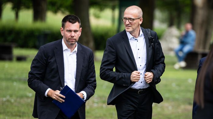 kormányülés Ópusztaszeren
Tarr Zoltán társadalmi kapcsolatokért és kultúráért felelős miniszter, (k)
Vitézy Dávid közlekedési és beruházási miniszter (b)
