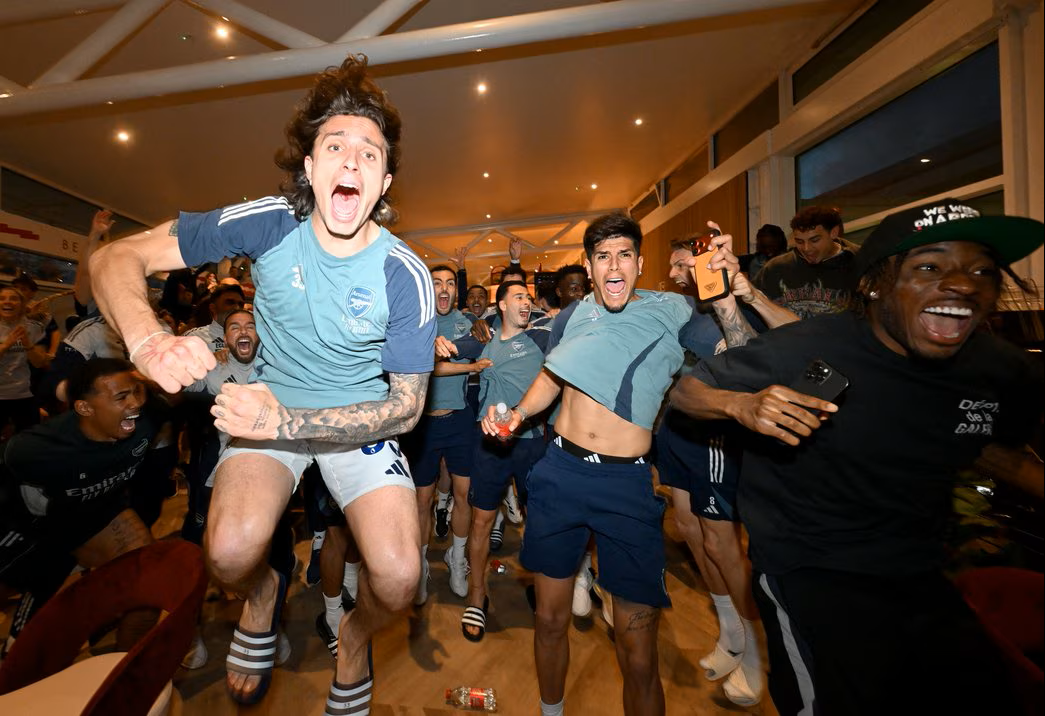 Az Arsenal játékosai alaposan megünnepelték a bajnoki címet