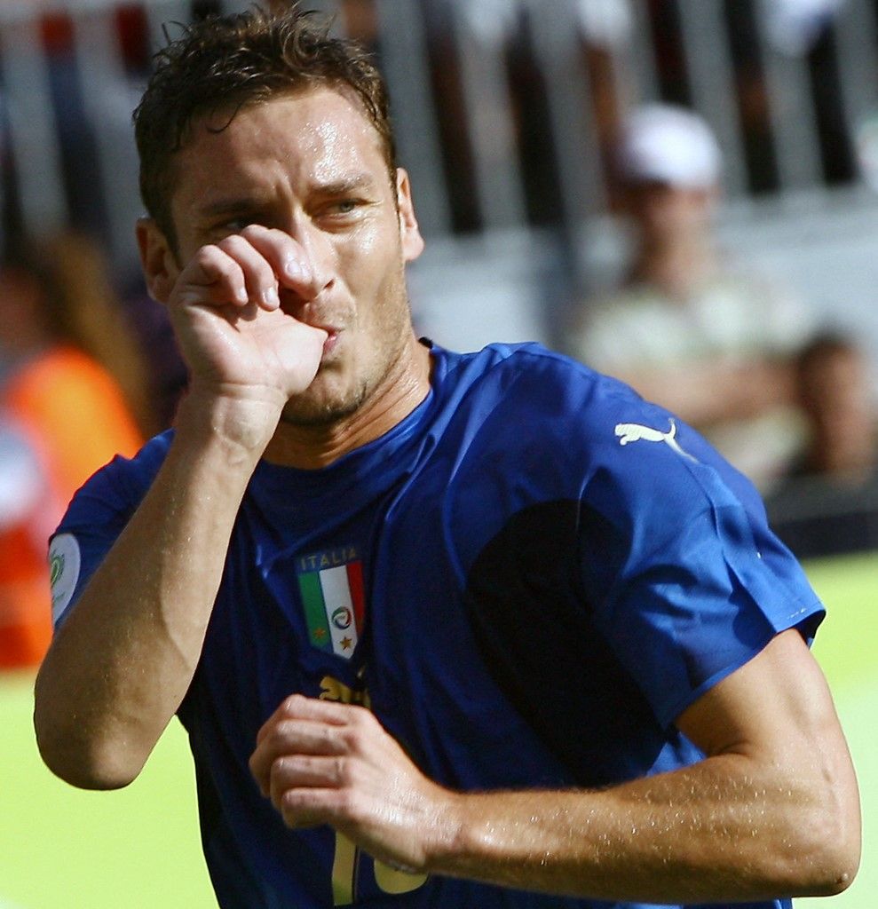 Francesco Totti berúgta a mindent eldöntő tizenegyest