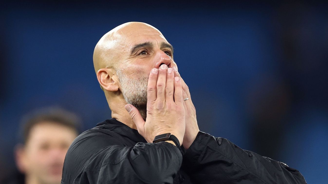 Guardiola
Manchester, 2025. november 9.
Pep Guardiola, a Manchester City vezetőedzője csókot dob a szurkolóiknak az angol első osztályú labdarúgó-bajnokság 11. fordulójában játszott, az ezredik edzői meccsét jelentő Manchester City–Liverpool FC mérkőzés u