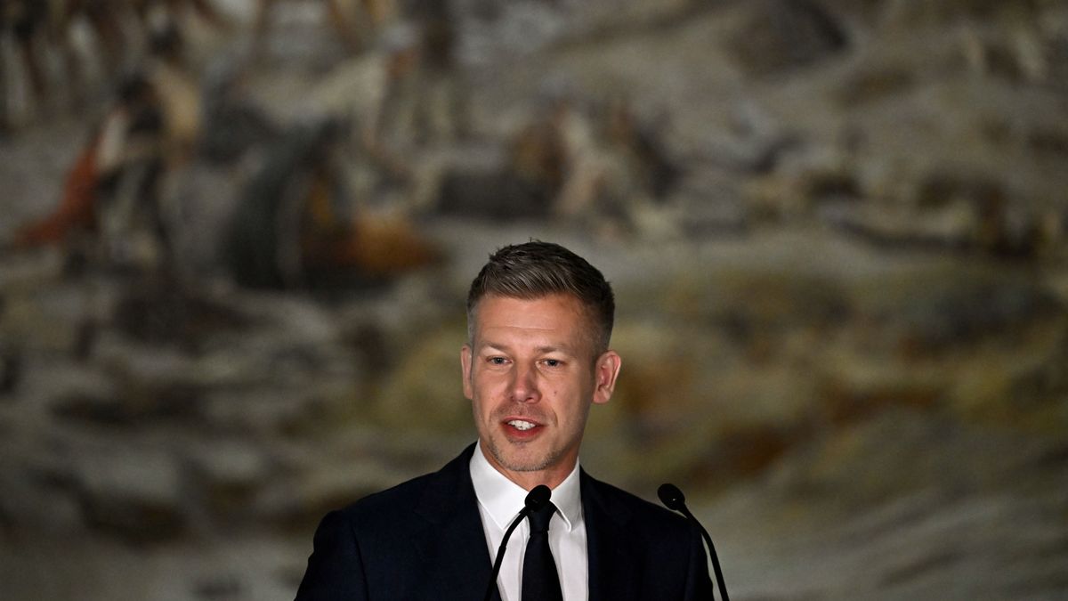 Ópusztaszer, 2026. május 13.
Magyar Péter miniszterelnök a Tisza-kormány első, kihelyezett ülése közben tartott sajtótájékoztatón az Ópusztaszeri Nemzeti Történeti Emlékparkban, a Feszty-körkép előtt 2026. május 13-án.
MTI/Hegedüs Róbert