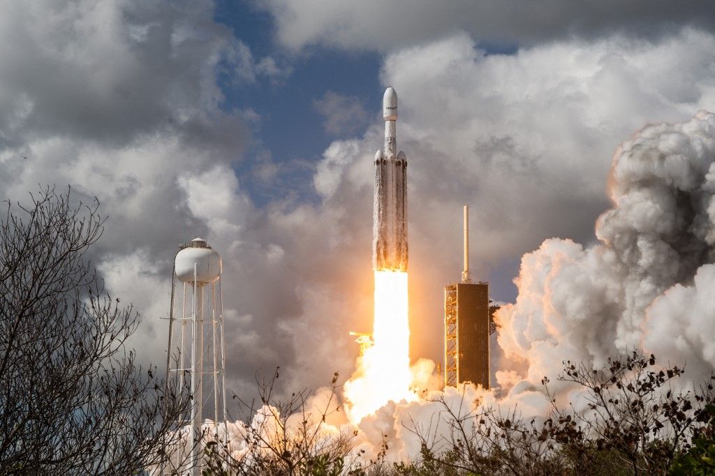 A SpaceX Falcon Heavy rakéta