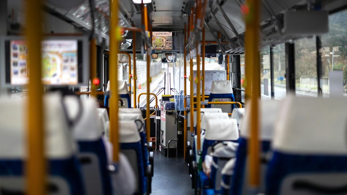 Negyven utas ült a buszon, amikor egy húszéves fiatal autóval csapódott bele Zalában