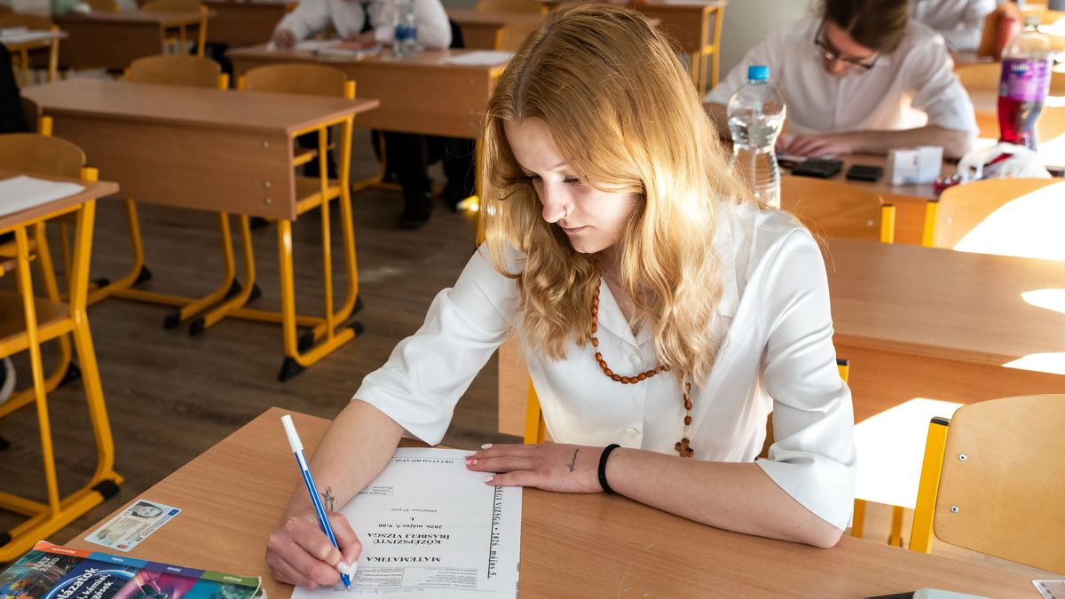 A régi korok és múltbéli összefüggések útvesztőjéből kell kitalálniuk ma az érettségizőknek