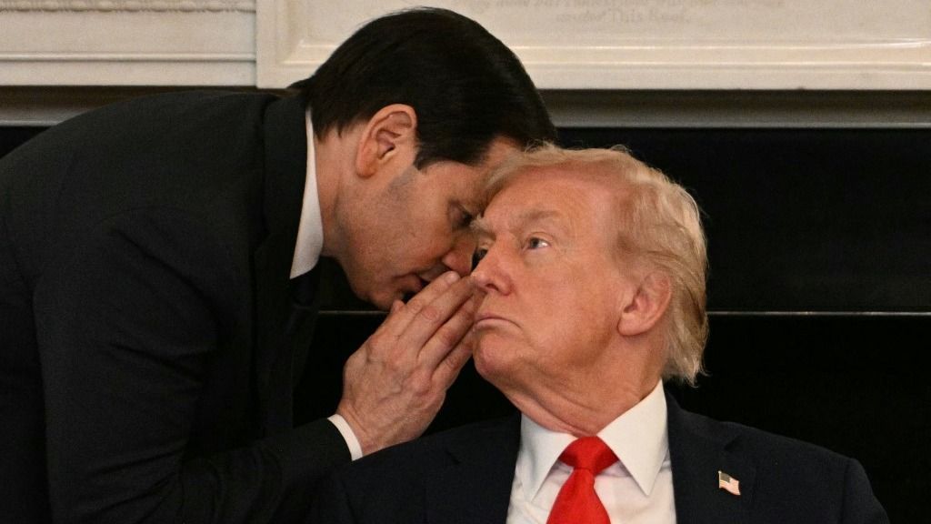Trump váratlanul módosította programját
