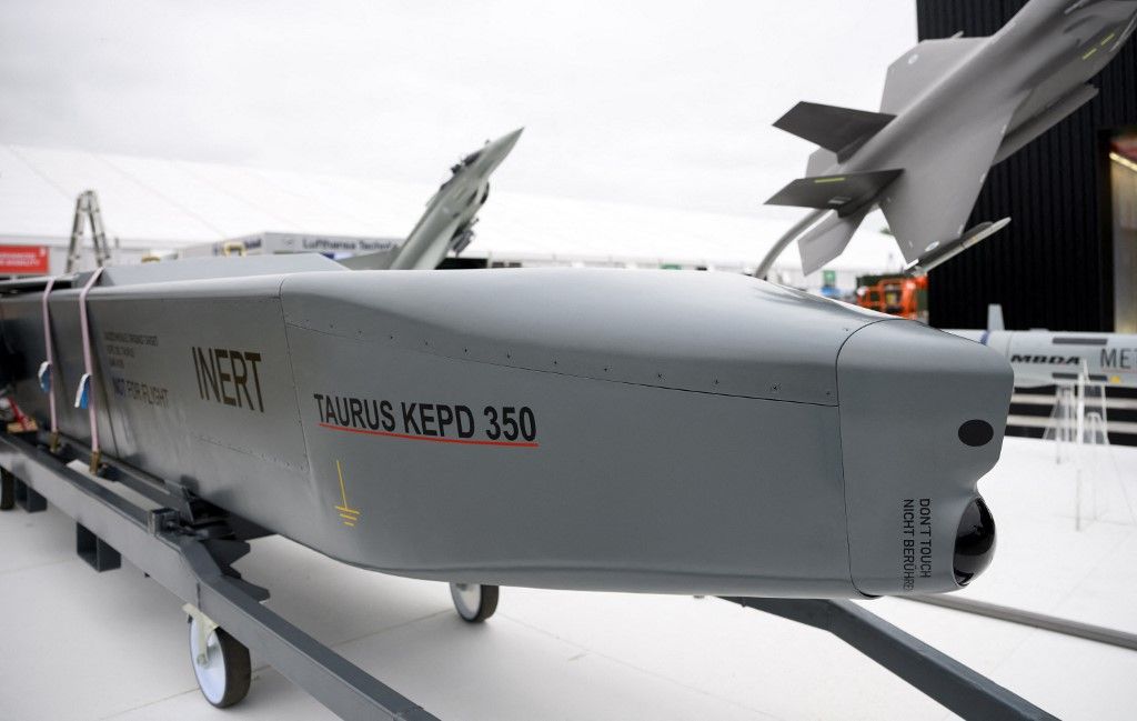 03 June 2024, Brandenburg, Schönefeld: The Taurus KEPD-350 cruise missile is on display at the MBDA Deutschland stand at Berlin Brandenburg Airport (BER) two days before the start of the International Aerospace Exhibition. The Taurus (Target Adaptive Unitary and Dispenser Robotic Ubiquity System) KEPD-350 (Kinetic Energy Penetrator and Destroyer) is used to engage important targets over long distances and is one of the German Air Force's most modern missiles. At the "Aerospace Industry Innovation Fair", which takes place from 5 to 9 June 2024, around 600 exhibitors from 30 countries will showcase numerous aircraft and aerospace innovations. Photo: Bernd von Jutrczenka/dpa (Photo by BERND VON JUTRCZENKA / dpa Picture-Alliance via AFP)