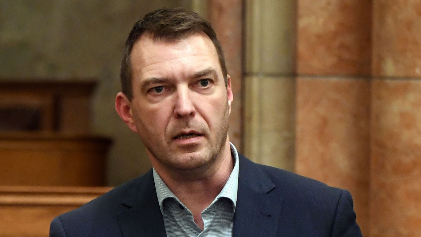 BARKÓCZI Balázs

MTVA - Médiaszolgáltatás-támogató és Vagyonkezelõ Alap/Budapest, 2024. december 17.Barkóczi Balázs, a DK képviselõje napirend után szólal fel az Országgyûlés plenáris ülésén 2024. december 17-én.MTI/Kovács Attila