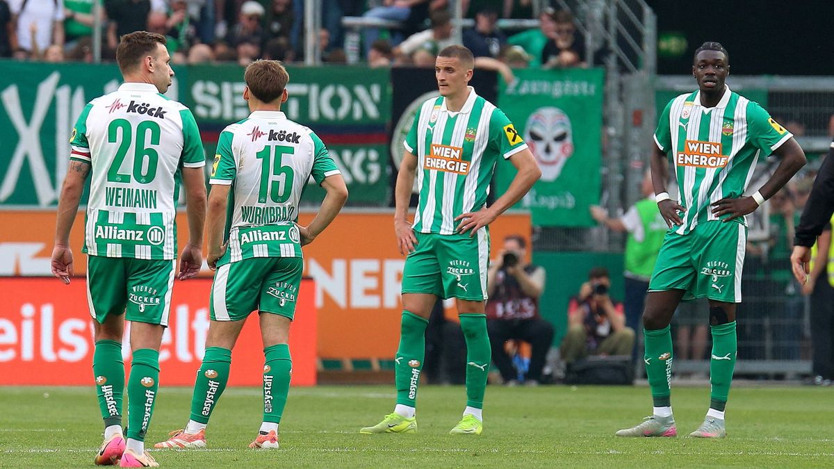 A bécsi derbi után Bolláéknak a szurkolók előtt kellett megjelenniük, húszéves mélységben a csapat