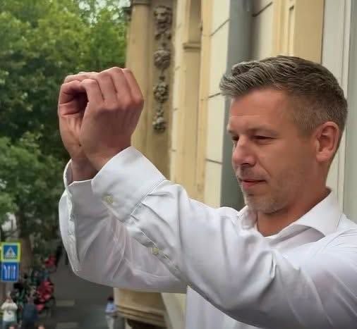 Magyar Péter miniszterelnökként sorra hátrál ki a kampányígéreteiből. Fotó: Facebook