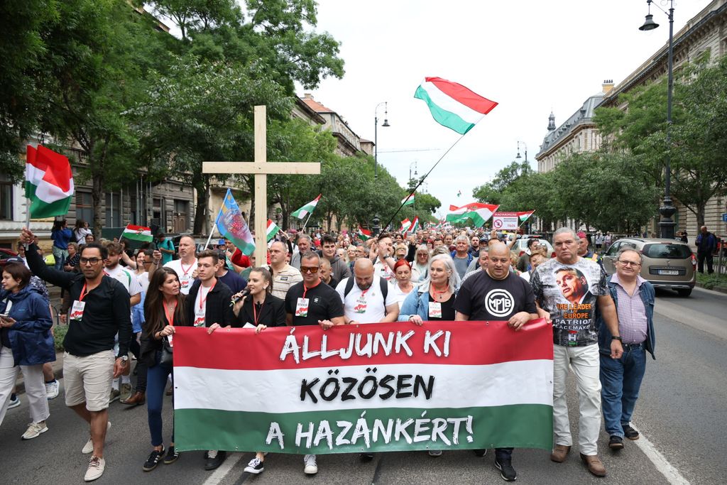 Tüntetés a migrációs paktum ellen