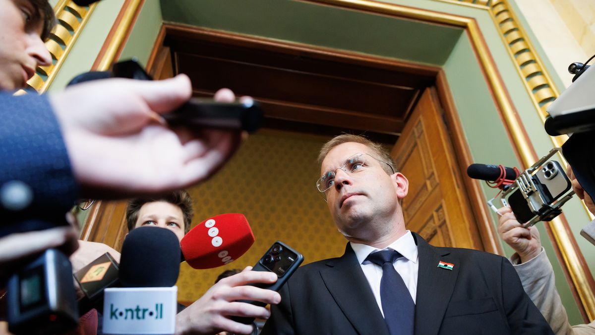 Belenyúlna a dohányosok zsebébe a kormány: jelentős adóemelés jöhet már novembertől