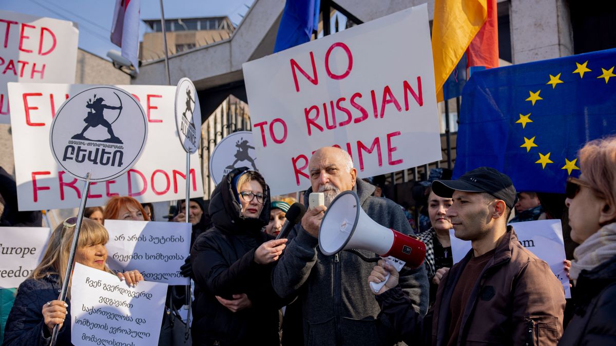 Armenia votes amid intense international focus