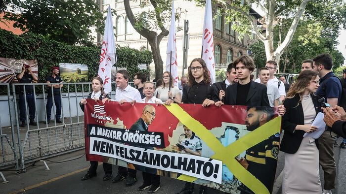 Fejes Rudolf Anzelm melletti tüntetés Románia budapesti nagykövetsége