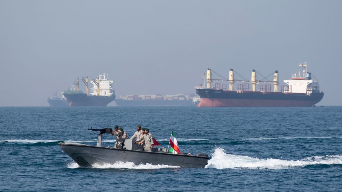 Iran Closes Strait of Hormuz, Peace Talks Postponed Amid Rising Tensions