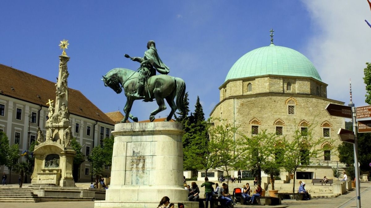 Építs karriert és tervezz jövőt a Mecsek lábánál, a mediterrán Pécs városában!