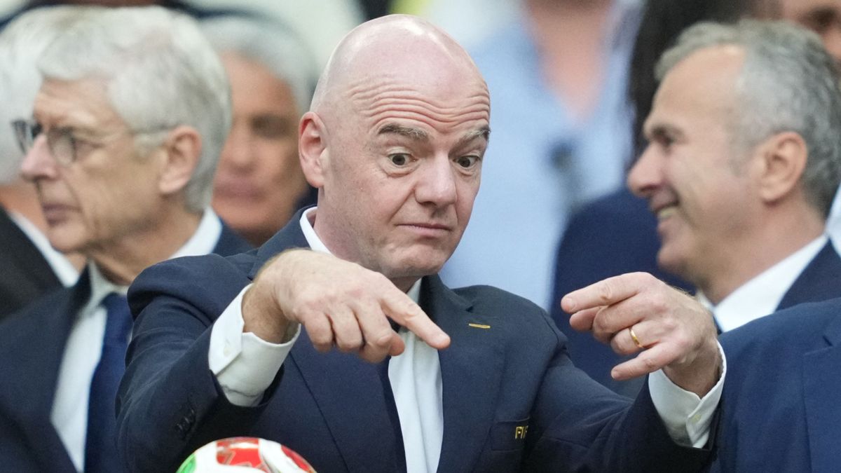 Lenghetnek a szivárványos zászlók Irán és Egyiptom vb-meccsén